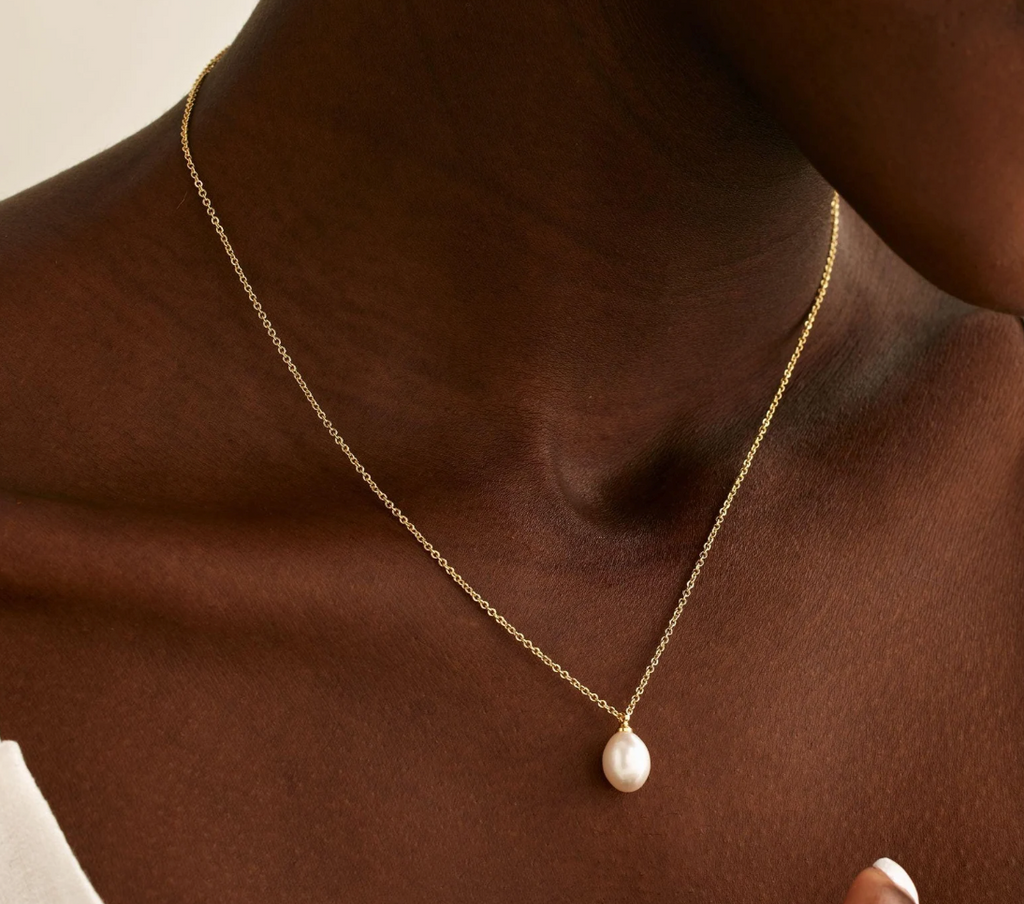 Gold necklace with real pearl pendant